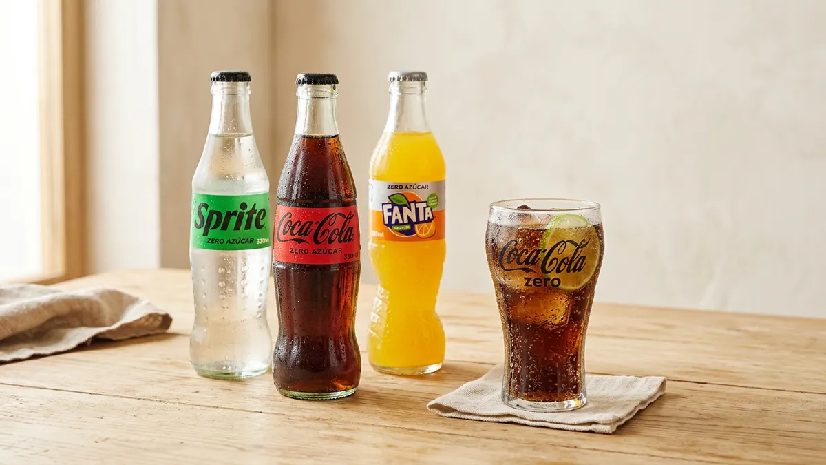 Botellas de bebidas zero en una mesa